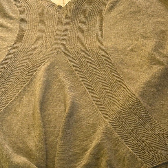 Women’s Chico’s Size 2 Olive Featherweight Cardigan, a style essential! - Picture 3 of 11